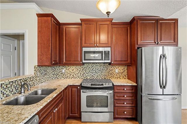 19 Mansfield Circle, Greensboro, NC 27455