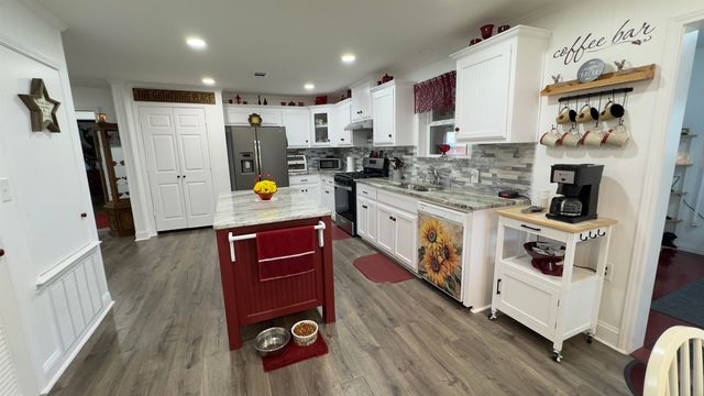 208 South Shore Drive, Lone Star, TX 75668