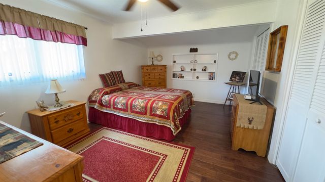 208 South Shore Drive, Lone Star, TX 75668