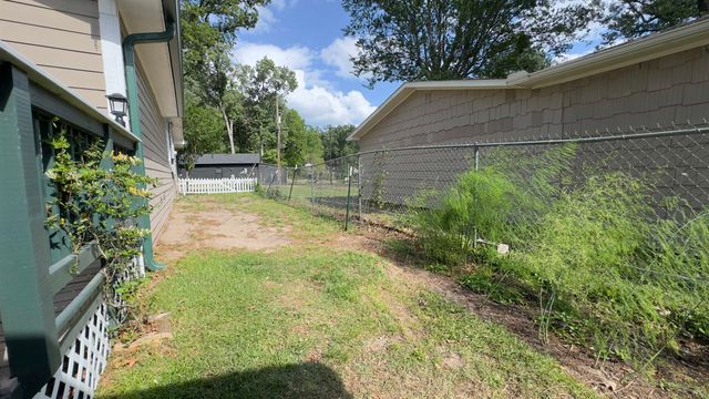 208 South Shore Drive, Lone Star, TX 75668