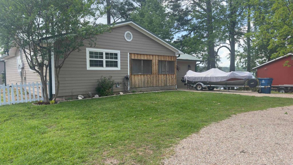 208 South Shore Drive, Lone Star, TX 75668