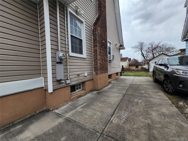 19614 104th Avenue, Saint Albans, NY 11412