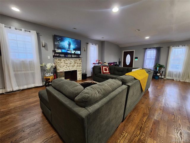 19614 104th Avenue, Saint Albans, NY 11412