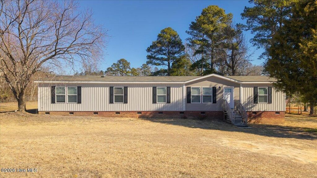 2085 Vass-Carthage Road, Whispering Pines, NC 28327