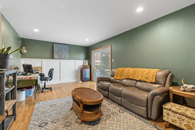 8411 162nd Place 2, Tinley Park, IL 60487