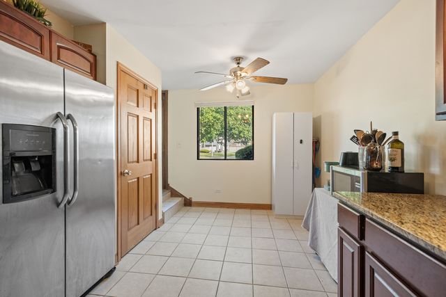 8411 162nd Place 2, Tinley Park, IL 60487