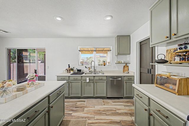 10883 S Sky Kristen Loop, Vail, AZ 85641