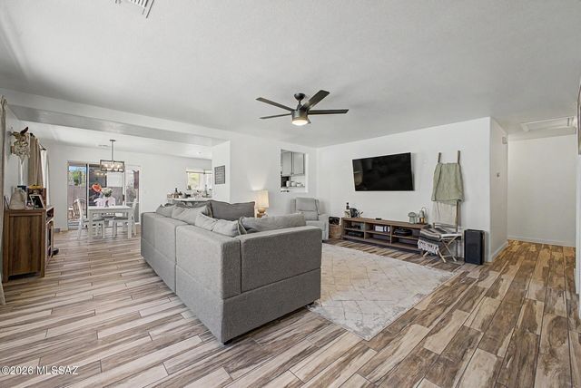 10883 S Sky Kristen Loop, Vail, AZ 85641