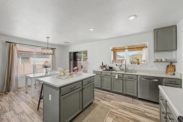 10883 S Sky Kristen Loop, Vail, AZ 85641