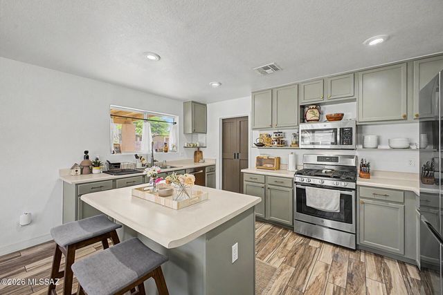 10883 S Sky Kristen Loop, Vail, AZ 85641