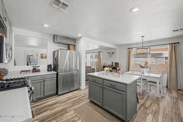 10883 S Sky Kristen Loop, Vail, AZ 85641