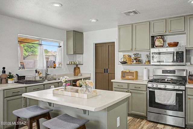 10883 S Sky Kristen Loop, Vail, AZ 85641