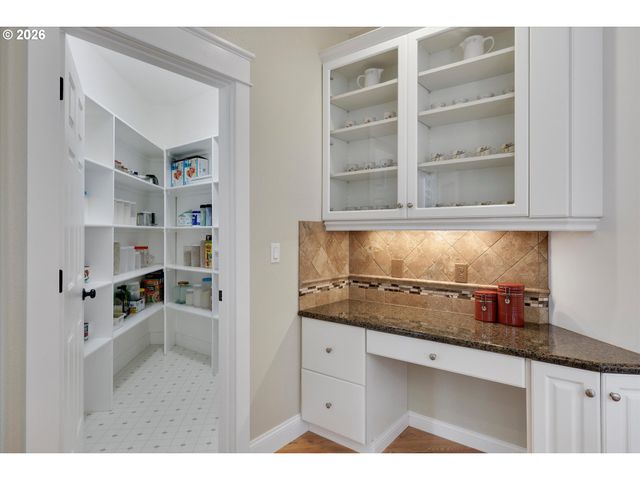 20495 Sw TREMONT Way, Beaverton, OR 97007