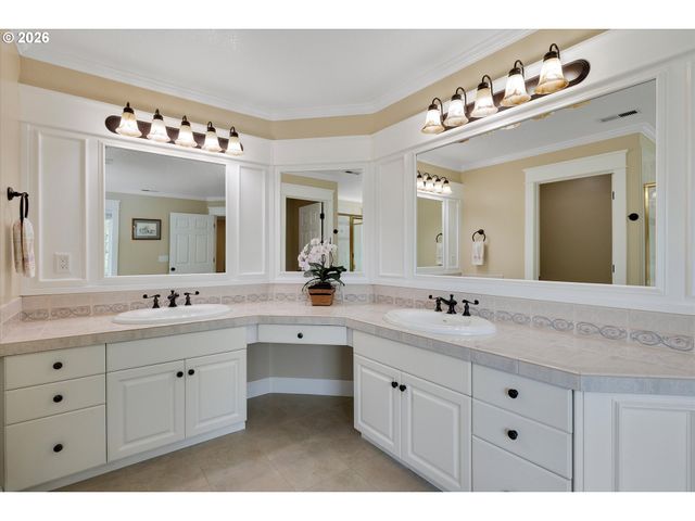 20495 Sw TREMONT Way, Beaverton, OR 97007