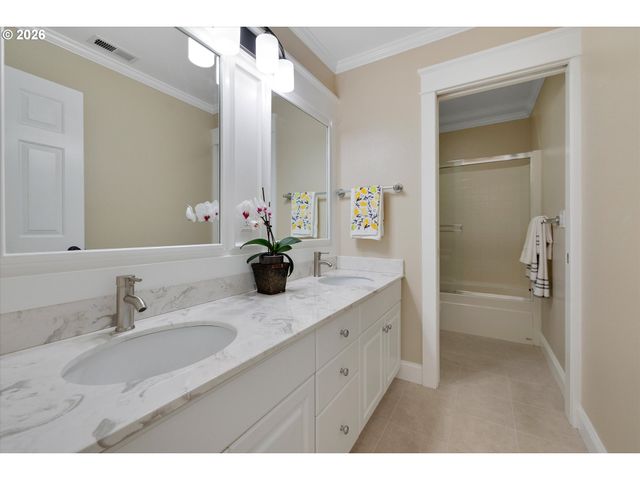 20495 Sw TREMONT Way, Beaverton, OR 97007