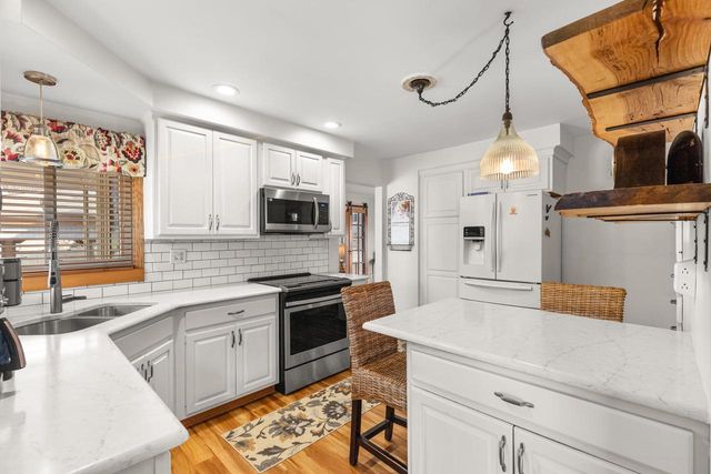 3009 S 74th STREET, West Allis, WI 53219