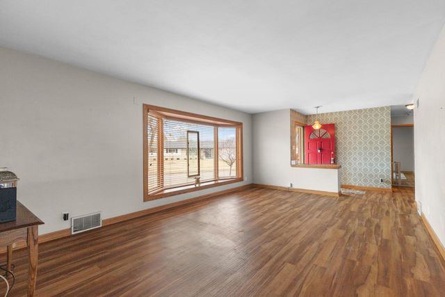 3009 S 74th STREET, West Allis, WI 53219