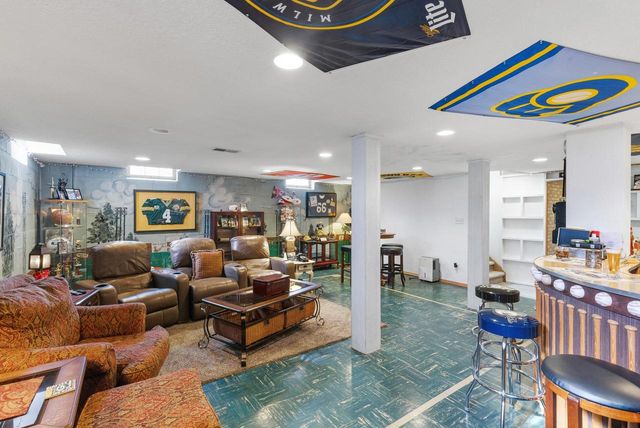 3009 S 74th STREET, West Allis, WI 53219