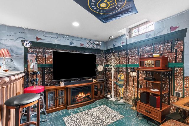 3009 S 74th STREET, West Allis, WI 53219