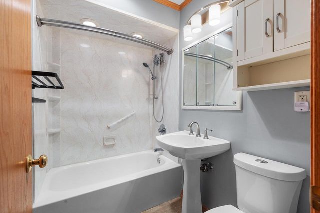 3009 S 74th STREET, West Allis, WI 53219