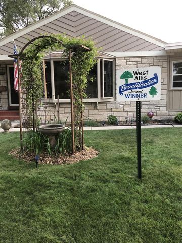 3009 S 74th STREET, West Allis, WI 53219