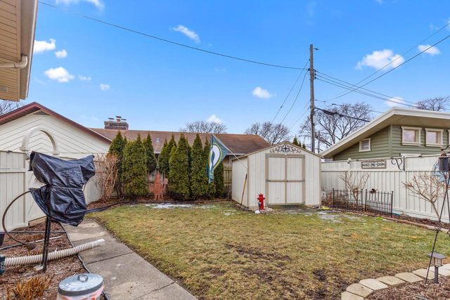 3009 S 74th STREET, West Allis, WI 53219
