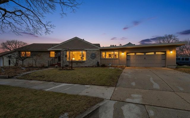 3009 S 74th STREET, West Allis, WI 53219