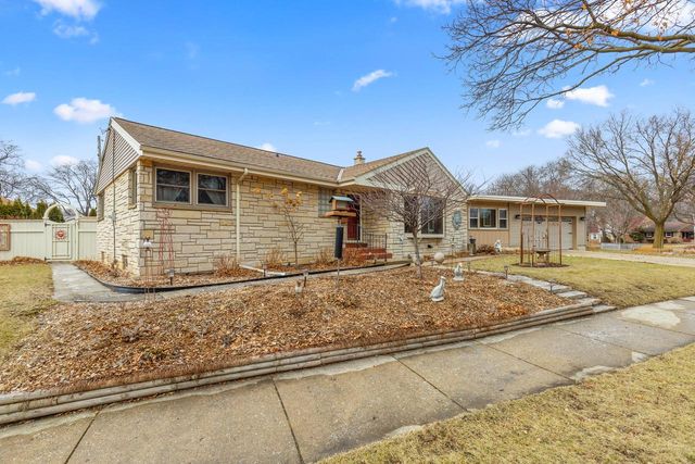 3009 S 74th STREET, West Allis, WI 53219