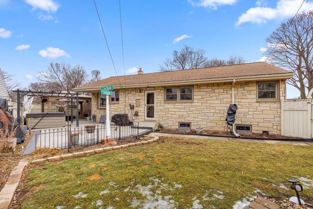 3009 S 74th STREET, West Allis, WI 53219