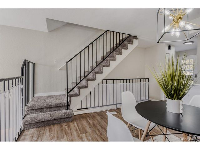 9423 W Ontario Dr, Littleton, CO 80128