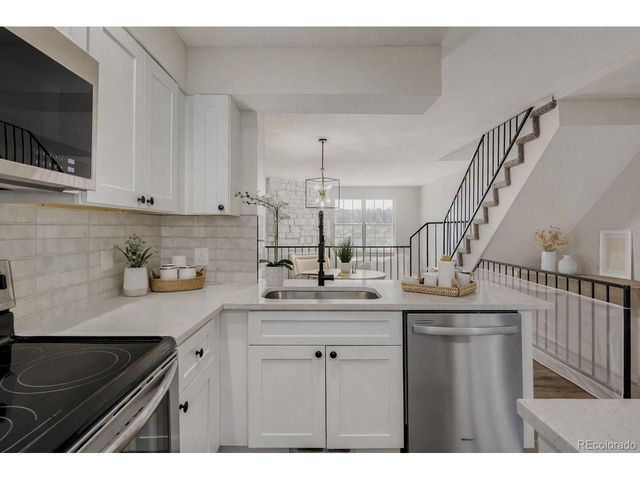 9423 W Ontario Dr, Littleton, CO 80128