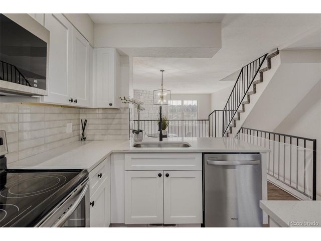 9423 W Ontario Dr, Littleton, CO 80128