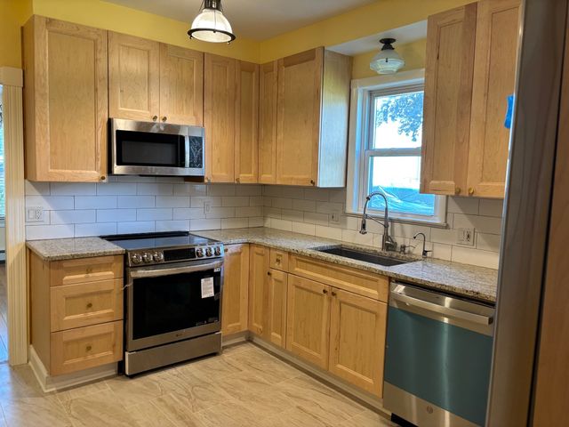 23 Webber St 23, Lowell, MA 01851