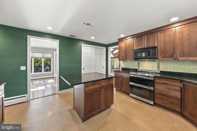 23 FORREST BLEND DR, Titusville, NJ 08560