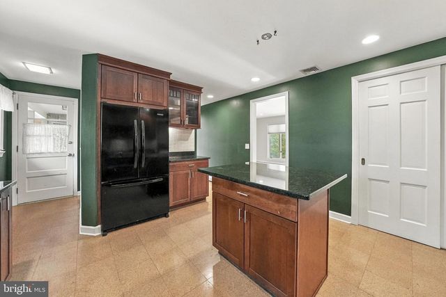 23 FORREST BLEND DR, Titusville, NJ 08560