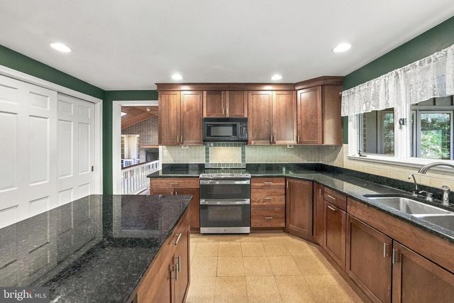 23 FORREST BLEND DR, Titusville, NJ 08560