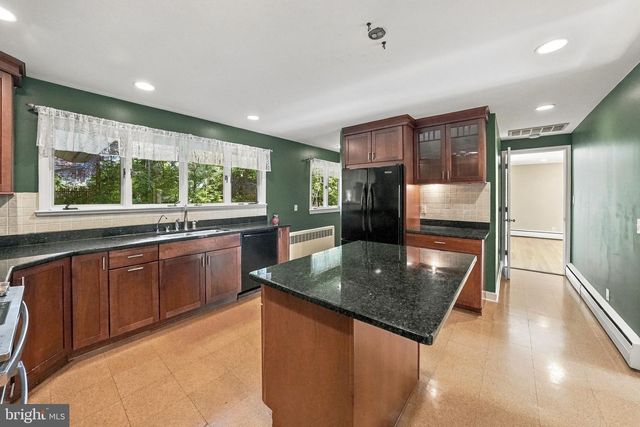 23 FORREST BLEND DR, Titusville, NJ 08560