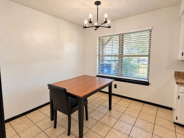 313 Linda Drive, Burleson, TX 76028