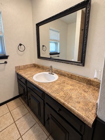 313 Linda Drive, Burleson, TX 76028