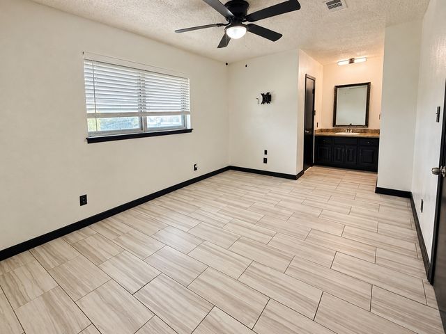 313 Linda Drive, Burleson, TX 76028