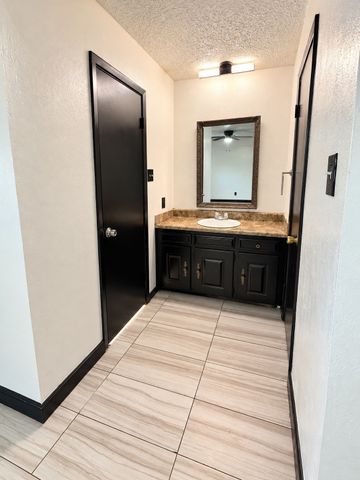 313 Linda Drive, Burleson, TX 76028