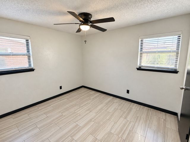 313 Linda Drive, Burleson, TX 76028