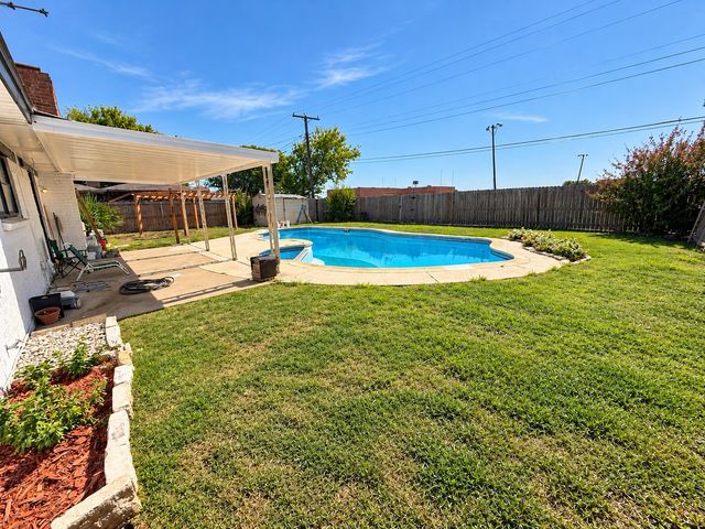 313 Linda Drive, Burleson, TX 76028