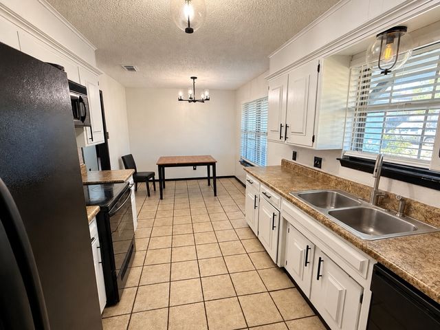 313 Linda Drive, Burleson, TX 76028