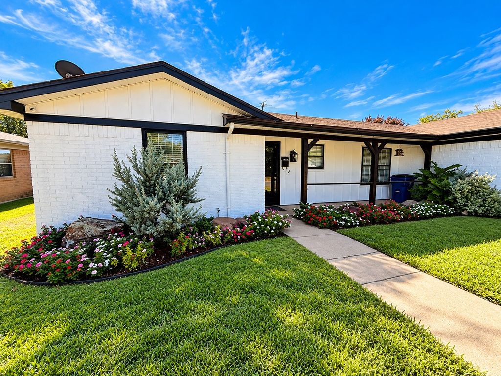 313 Linda Drive, Burleson, TX 76028 — photo 3