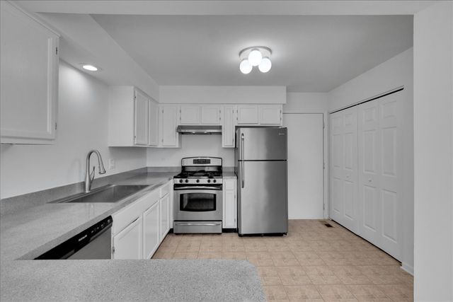 1137 Longford Road, Bartlett, IL 60103
