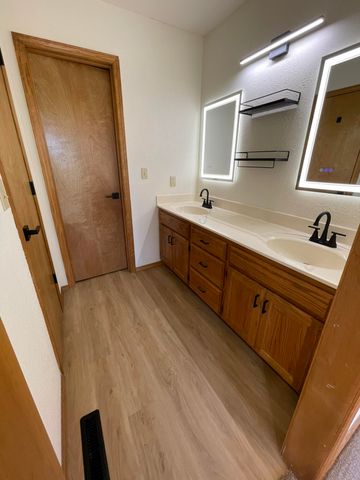 301 N Meadow Street, Nixa, MO 65714