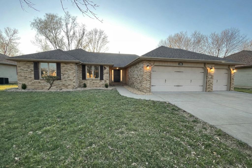 301 N Meadow Street, Nixa, MO 65714