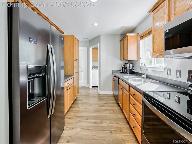 6655 Wedgewood Court, Waterford Charter Township, MI 48327