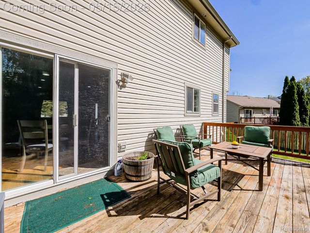 6655 Wedgewood Court, Waterford Charter Township, MI 48327